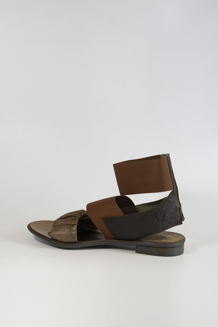 Sandalo Ixos da donna in pelle color marrone e taupe X11E55010